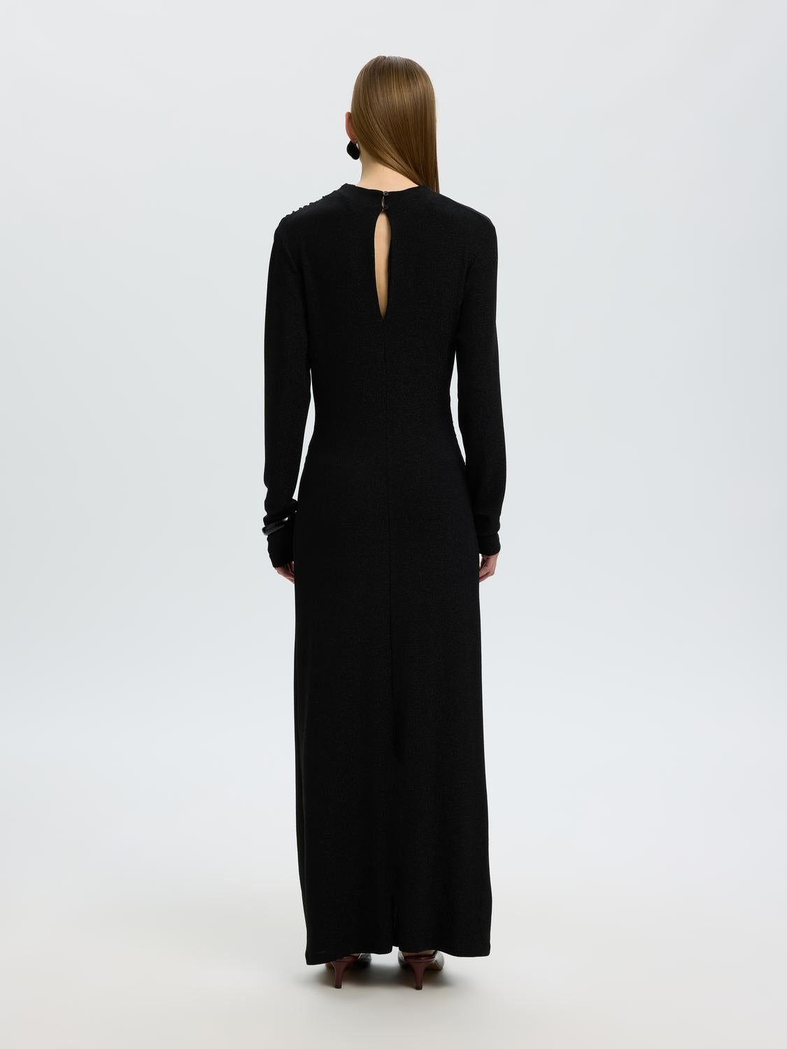 model_shot-back